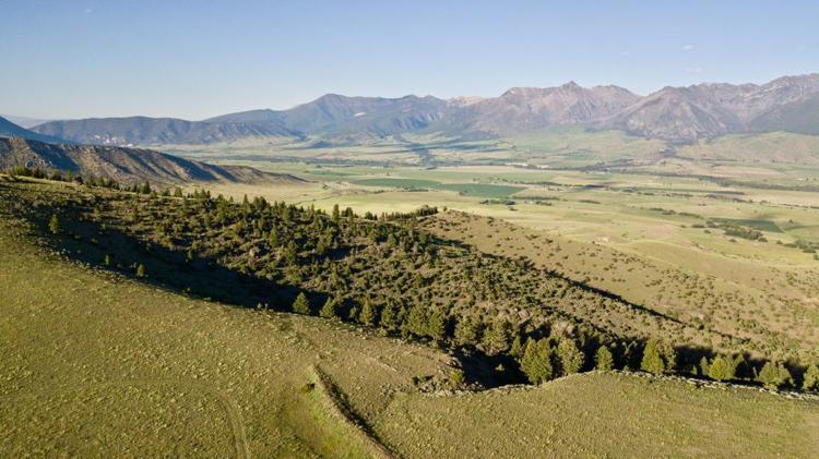 Large Paradise Valley Ranch sells